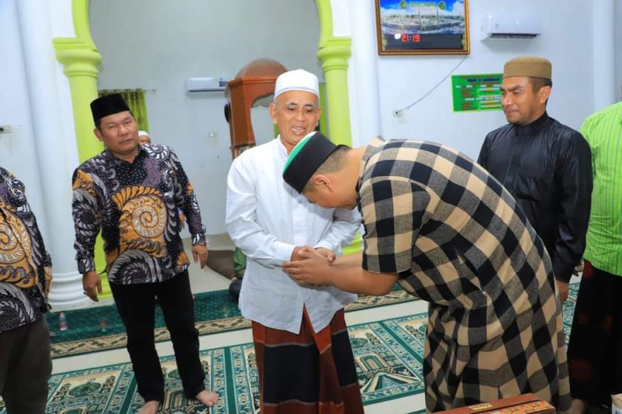 Awali Safari Ramadhan 1445 H, Bupati Kunjungi Masjid Al-Munawaroh Desa Parpaudangan 