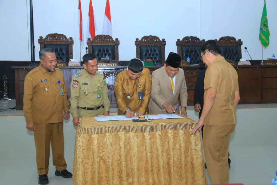 Bupati dan DPRD Labura Tandatangani Persetujuan Bersama Ranperda APBD T.A 2024