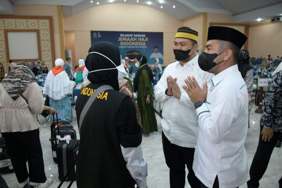 Bupati dan Wakil Bupati Sambut Kedatangan Jamaah Haji di Asrama Haji Medan