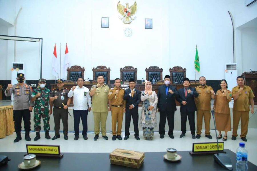 Bupati Hendriyanto Hadiri PAW Ahmad Bahori Fraksi Hanura Labura