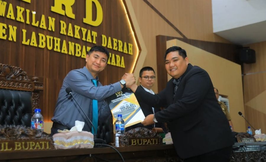 Bupati Hendri Yanto Sitorus Hadiri Rapat Paripurna Pandangan Umum Fraksi-Fraksi Atas Penyampaian LKP