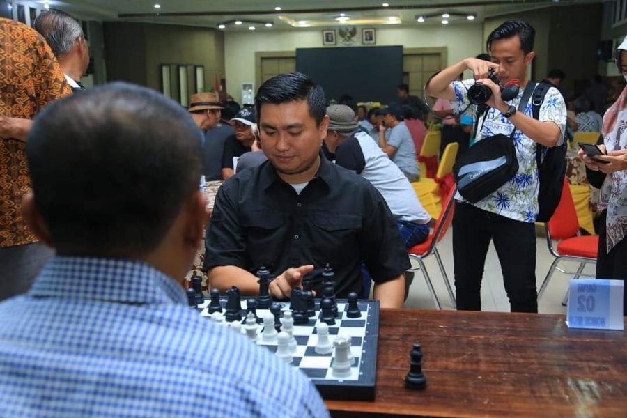 Bupati Hendriyanto Buka Turnamen Catur dan Trup Gembira, Sambut Hari Jadi Labura Ke 14 Tahun