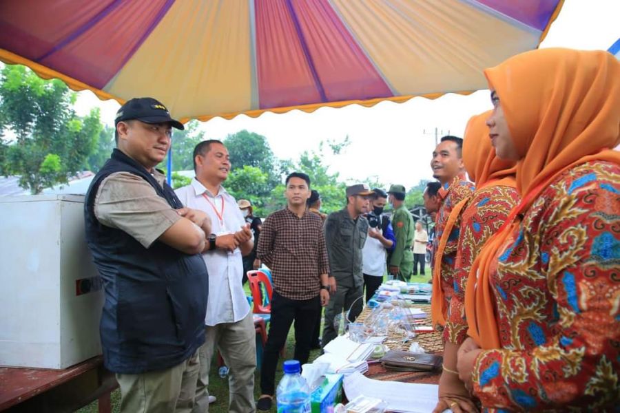 Bupati Hendriyanto dan Wabup Samsul Tinjau Langsung Pilkades Serentak