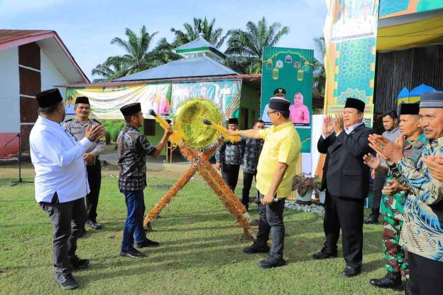 Bupati Hendriyanto Didampingi Wabup Samsul Buka MTQ dan FSQ Ke- VIII Tingkat Kecamatan Aek Kuo