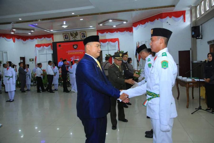 Bupati Hendriyanto Hadiri Pengukuhan 27 Paskibra Labura tahun 2023