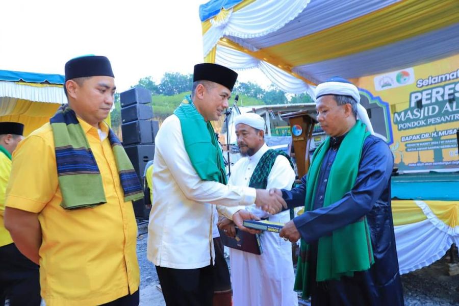 Bupati Hendriyanto Hadiri Peresmian Masjid Al Musannif Shohibul Arba'ah