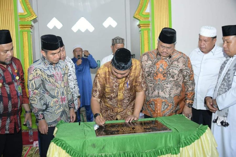 Bupati Hendriyanto Resmikan Masjid Amaliyah Desa Lobu Rampah