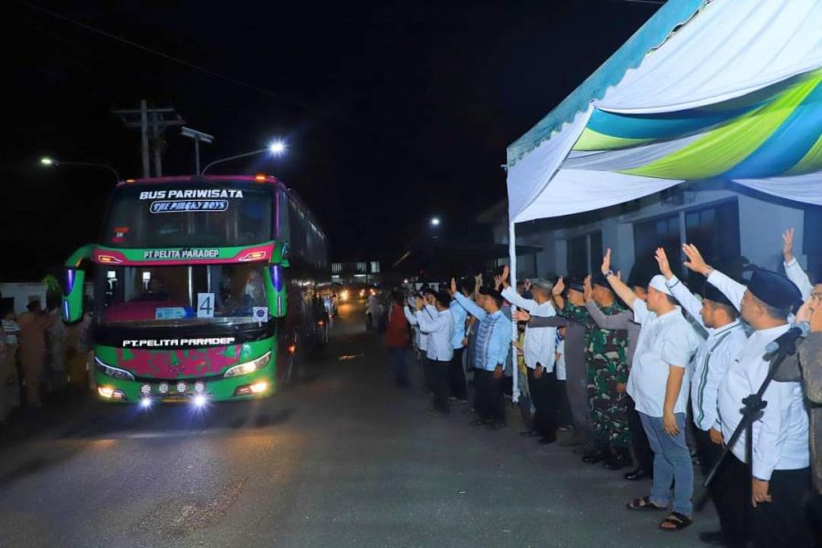 Bupati Hendriyanto Sitorus Lepas Keberangkatan 237 Jamaah Calon Haji Labura