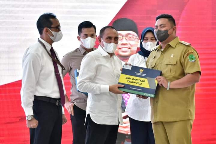 Bupati Hendriyanto Sitorus Menerima DIPA dan TKDD di Aula Tengku Rizal Nurdin Medan