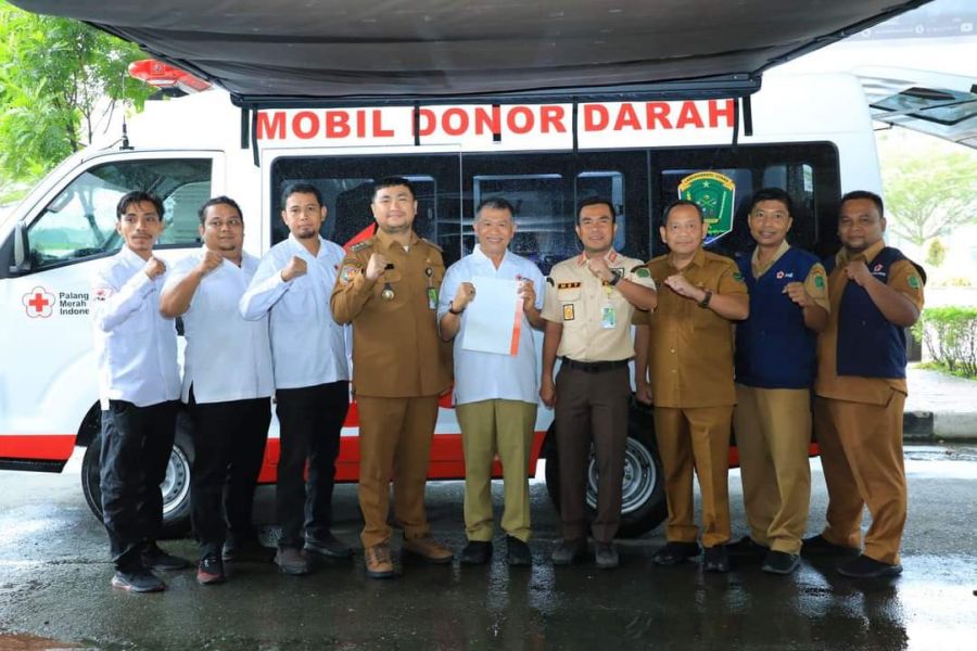 Bupati HYS Labura Hibahkan Satu Unit Mobil Donor Darah 