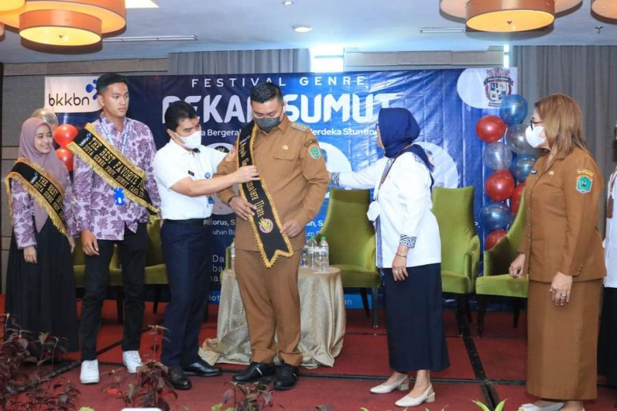 Bupati HYS Dinobatkan Sebagai Ayah GenRe Sumut 