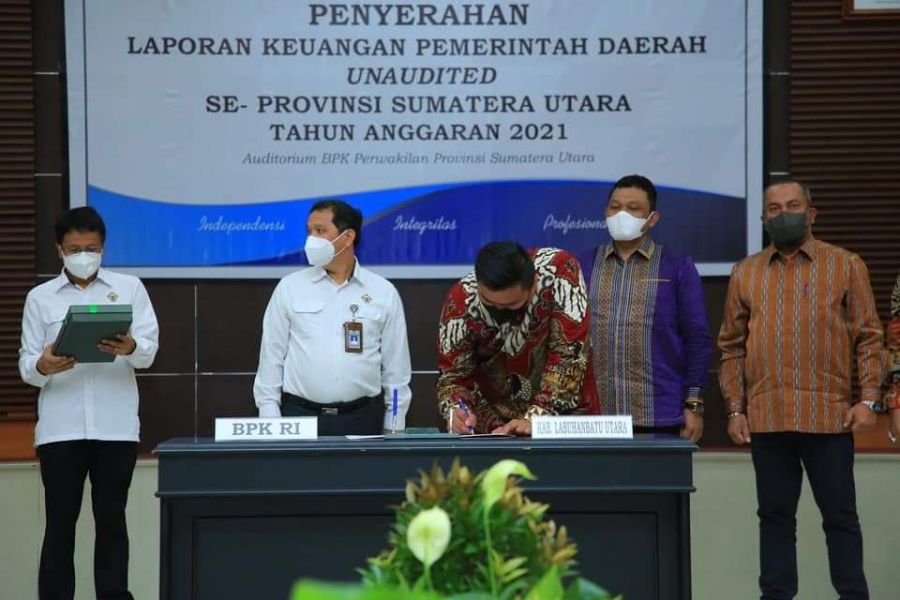 Bupati HYS Serahkan LKPD Tahun Anggaran 2021 Kepada BPK Perwakilan Sumut