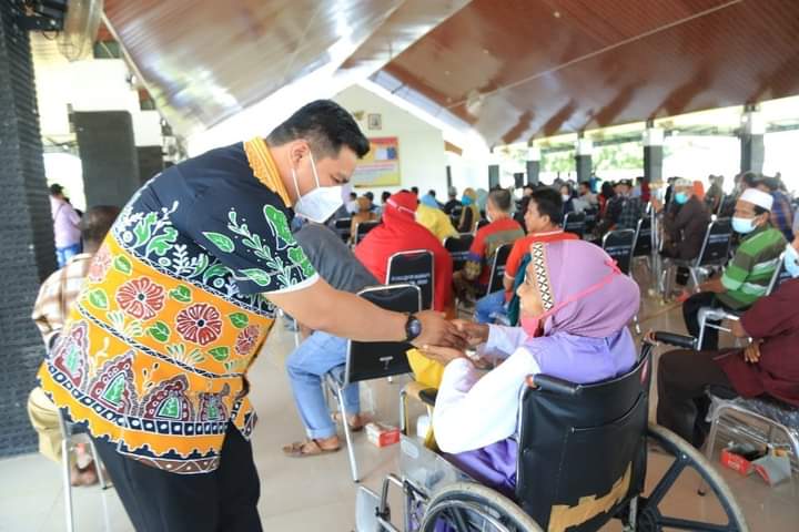 Bupati Labura Beri Bantuan Modal Bagi Penyandang Disabilitas