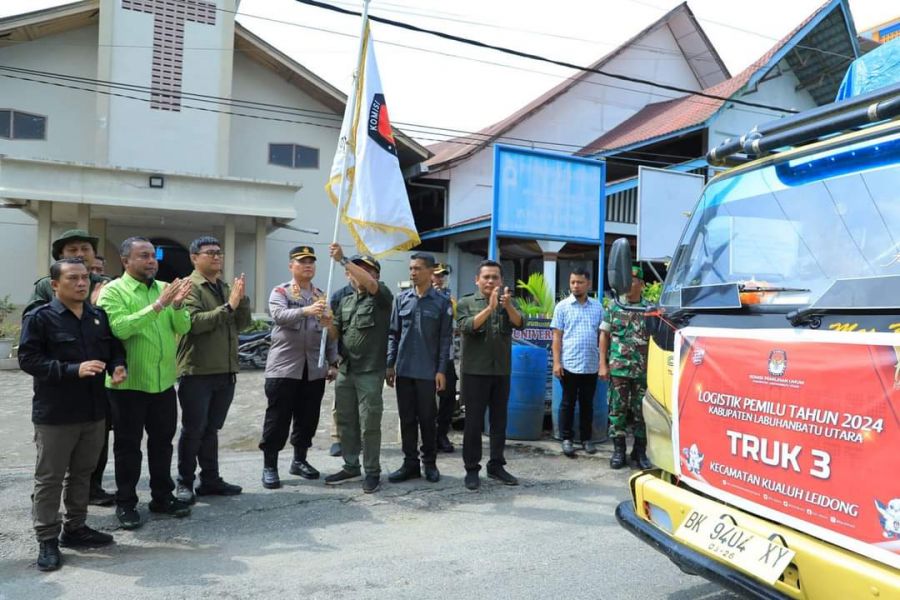 Bupati Labura Bersama Polres Labuhanbatu Lepas Logistik Pemilu 2024 ke 8 Kecamatan Secara Simbolis
