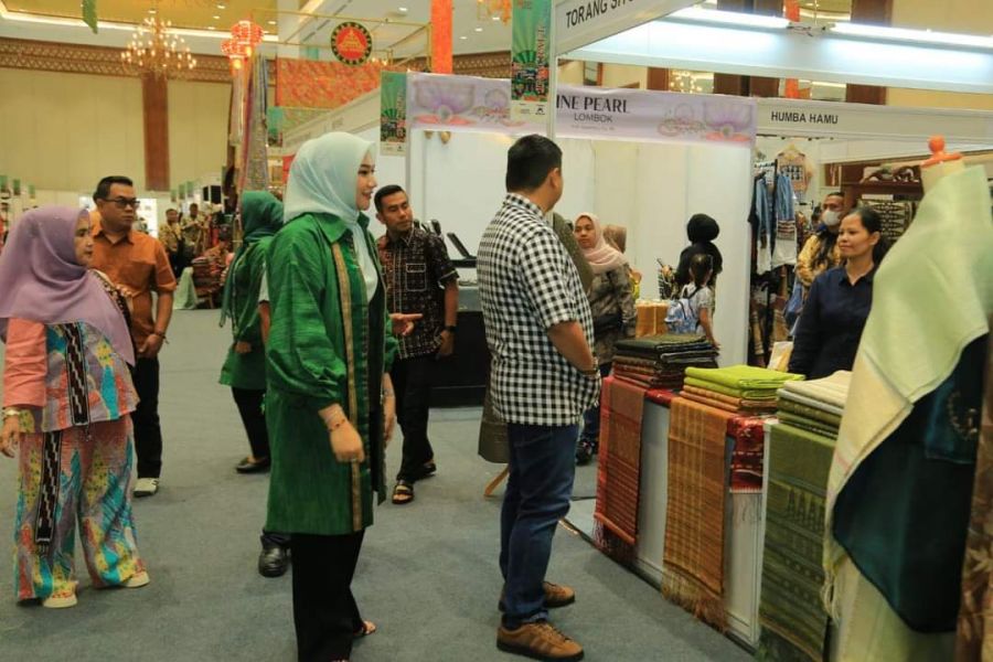 Bupati Labura Hadiri Pembukaan Pameran Inacraft 2023