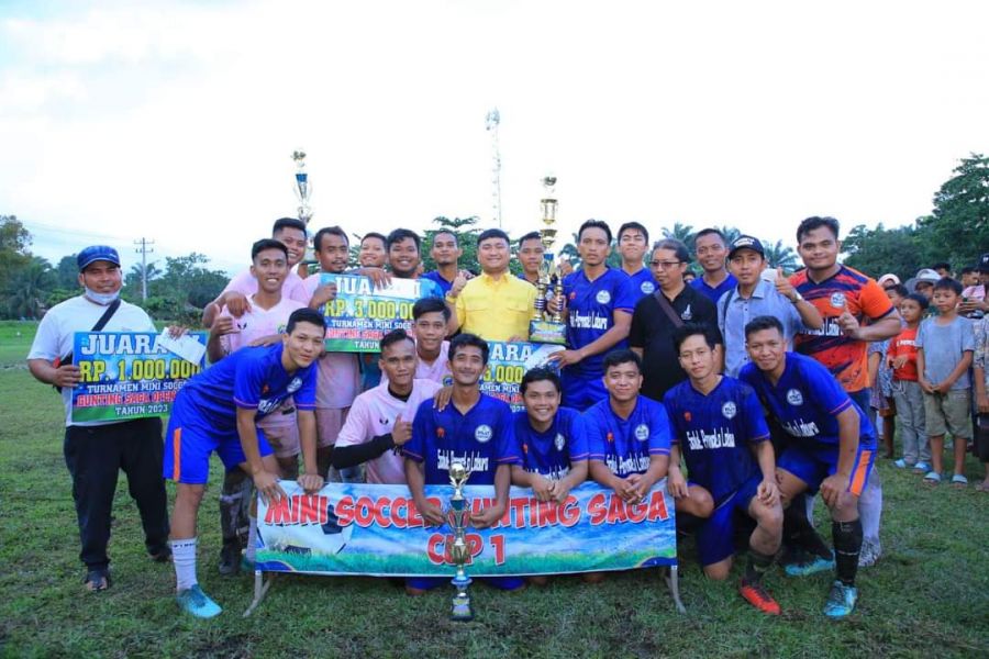 Bupati Labura Hendriyanto Sitorus Resmi Tutup Turnamen Mini Soccer Gunting Saga Cup I - 2023