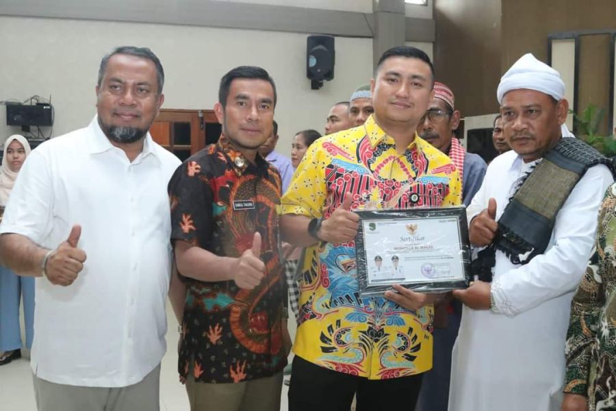 Bupati Labura Hendriyanto Sitorus Serahkan Bantuan Dana Hibah Untuk Rumah Ibadah