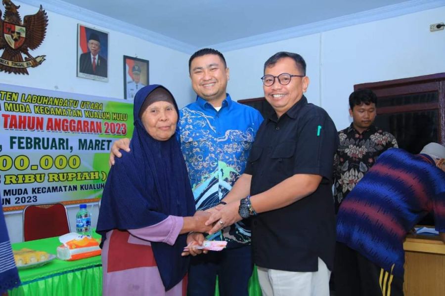 Bupati Labura Hendriyanto Sitorus Tinjau Penyaluran BLT DD Desa Perkebunan Mambang Muda