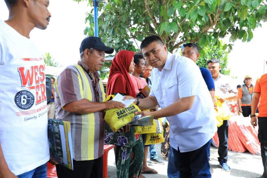 Bupati Labura Kunjungi dan Beri Tali Asih Korban Kebakaran di Sumber Mulyo 