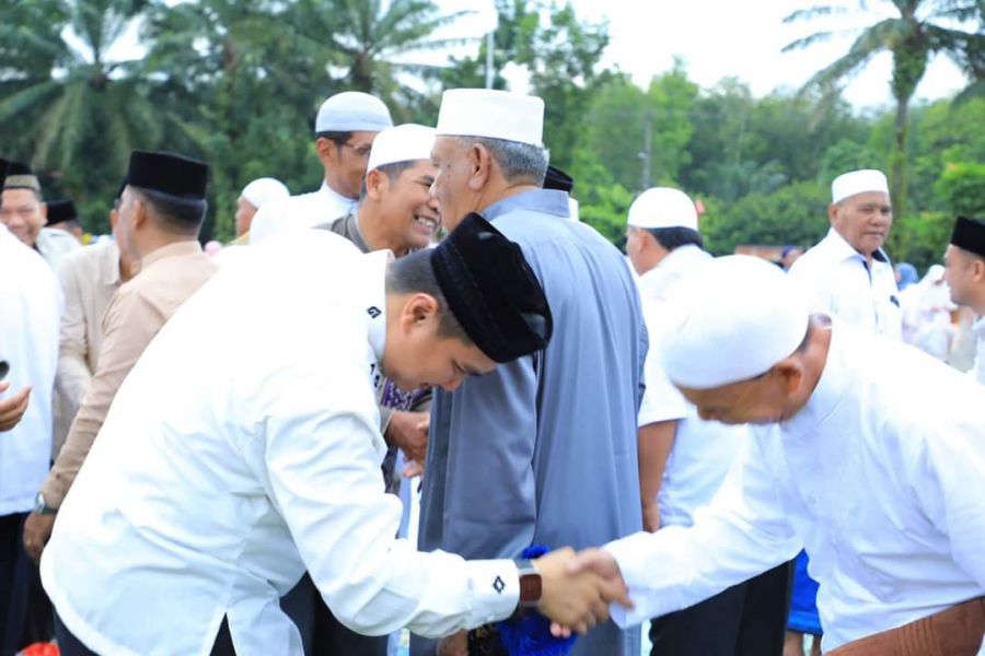 Bupati Labura Shalat Ied Bersama Masyarakat Kecamatan Aek Natas 
