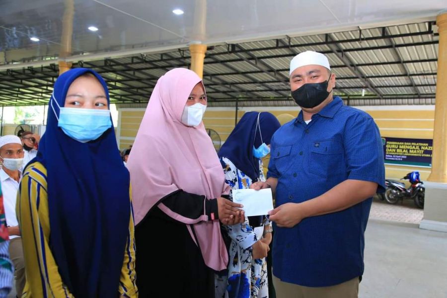 Bupati Salurkan Tali Asih Bagi Guru Mengaji, Nadzir Mesjid dan Bilal Mayit