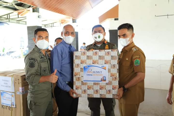 Capai Target PBB-P2, Bupati Hendriyanto Beri Reward Kepada Camat, Lurah, dan Kepala Desa