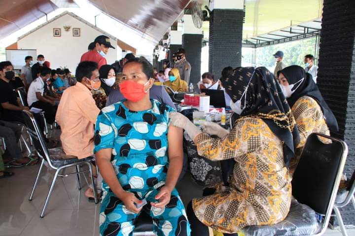 Dinas Kesehatan Labura Bersama Polres Labuhanbatu Gelar Vaksinasi Serentak se-Indonesia