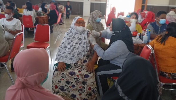 Dinas Kesehatan Labura Gelar Vaksinasi Tahap 2 Lanjut Usia