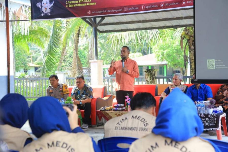 Gelar Bansos di Desa Sialang Taji, Bupati HYS Apresiasi IDI Labura