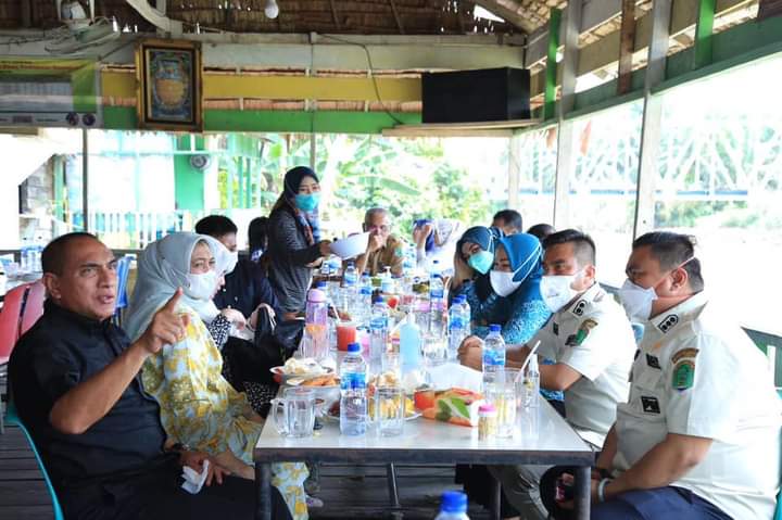 Gubsu Nikmati Jamuan Makan Siang Di RM Gunawan Gunting Saga