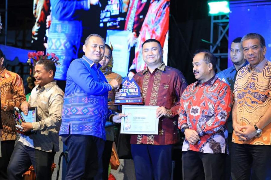 Hadiri PRSU Ke-49, Bupati Labura Hendriyanto Terima Penghargaan Juara Harapan II