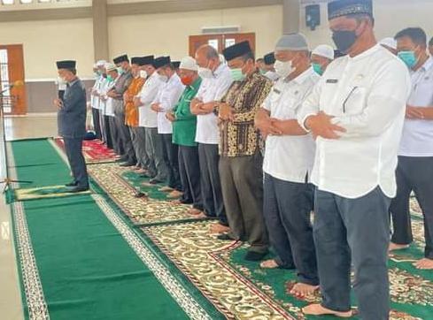 Labura Gelar Shalat Ghaib Untuk Alm. H Anif