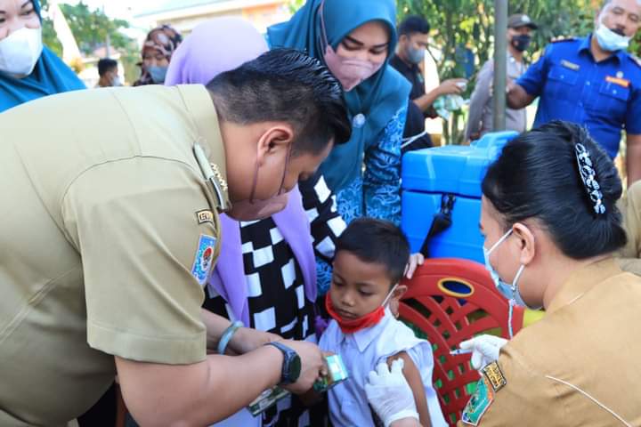 Launching Vaksinasi Anak di Marbau, Bupati Pastikan Vaksin Aman dan Halal 