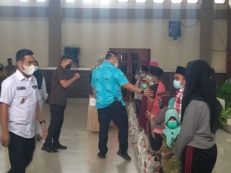 Menyambut 10 Muharam, Bupati Labura Santuni Anak Yatim