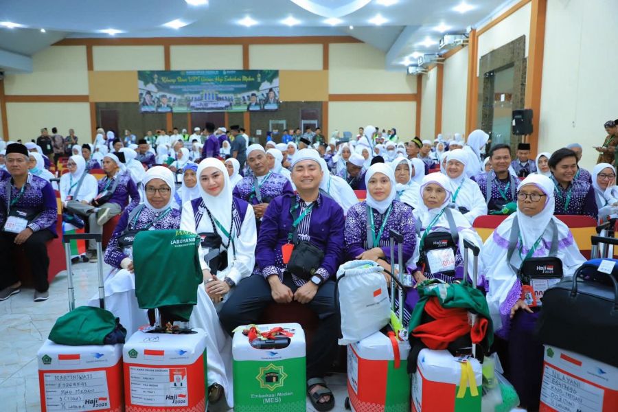Pelepasan 197 Jemaah Haji Labura, Bupati dan Istri Masuk dalam Rombongan