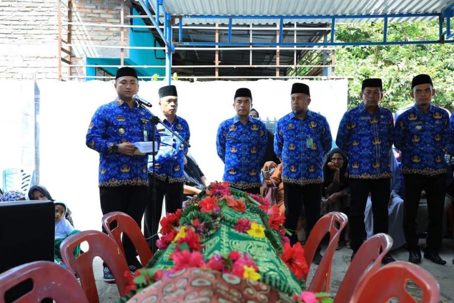 Pemkab Labura Berduka, Bupati Hendriyanto Irup Pelepasan Jenazah Lurah Aek Kanopan