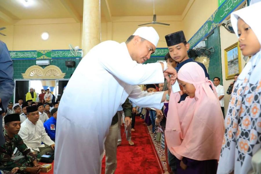 Peringati Isra Mi'raj,  Pemkab Labura Berikan Tali Asih Kepada 75 Orang Yatim Piatu