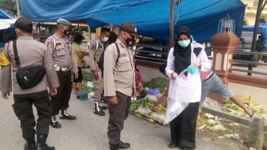 Polsek Kualuh Hulu Bagikan 2000 Masker Kepada Masyarakat