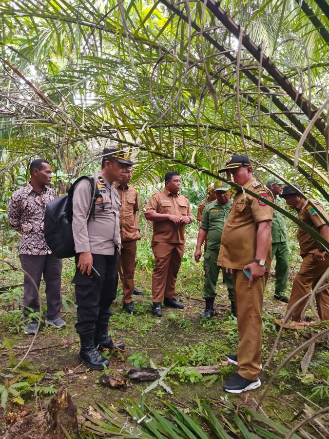 Polsek Kualuh Hulu Bersama Kades Gunung Melayu Lakukan Sweeping  Diduga Lokasi Penyalagunaan Narkoba