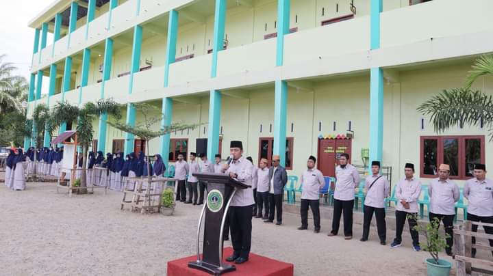 Pondok Pesantren Tafiz Azhar Center Gelar Upacara Hari Guru