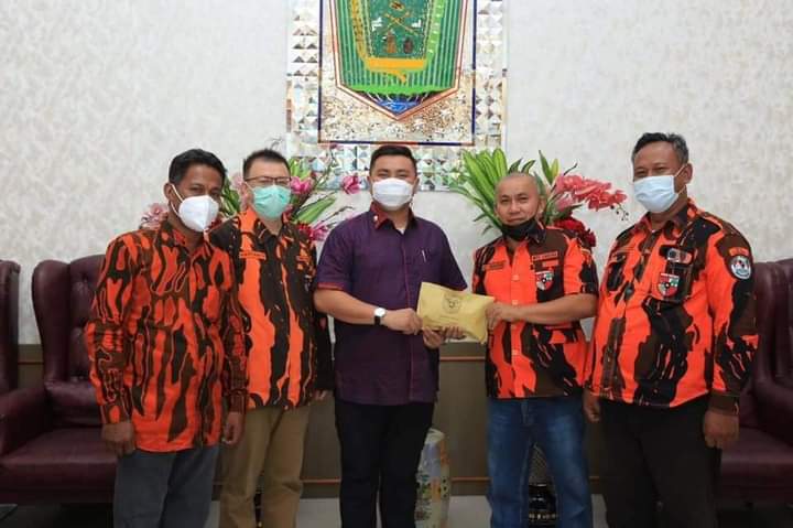 PP Labura Serahkan Dana Peduli Palestina Melalui Bupati