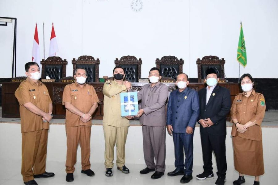 Rapat Paripurna di Gedung DPRD , Bupati Labura Sampaikan Nota Pengantar LKPJ Tahun 2021 
