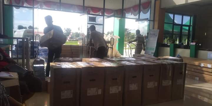 Relawan IPB Beri Bantuan Alat Medis Ke Labura