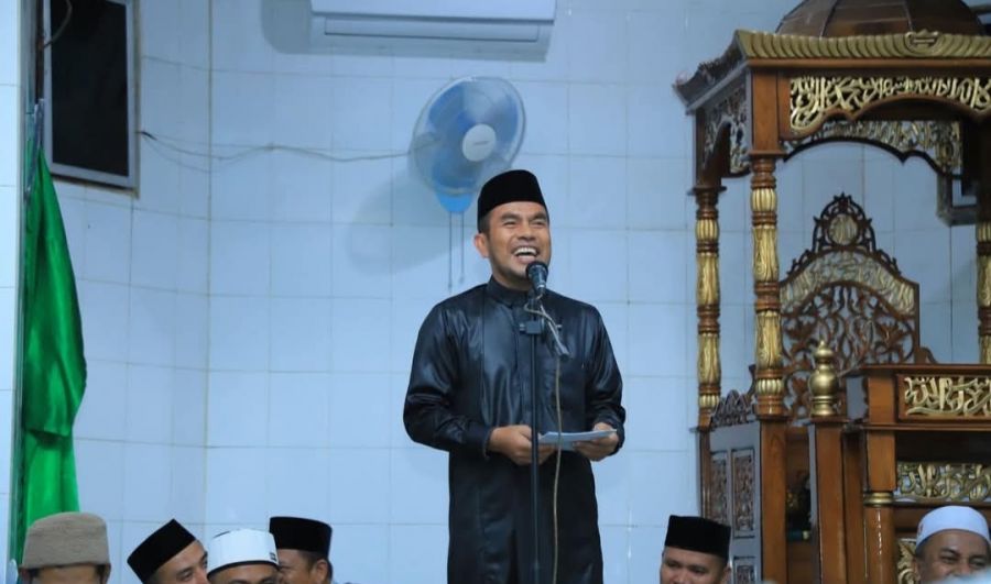 Safari Ramadhan di Masjid Nurul Huda: Wakil Bupati Serahkan Bantuan Sosial