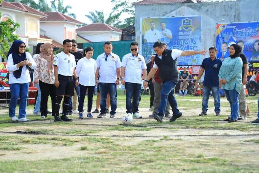 Tendangan Bola Pertama, Bupati Labura Tandai Pembukaan Open Mini Soccer Sadeeva Cup II Tahun 2023 