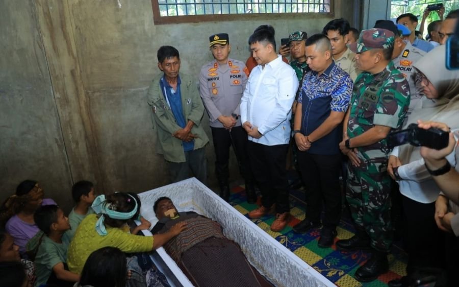 Usai Autopsi, Bupati Labura dan Kapolres Labuhanbatu Serahkan Jenazah Luis Hutabarat kepada Keluarga