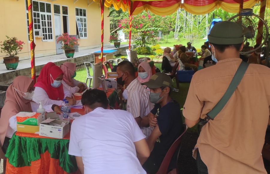 Vaksinasi Tahap 2 Dinas Kesehatan di klinik Mambang Muda