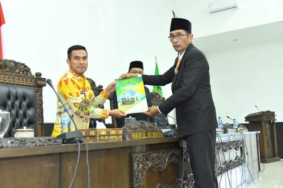 Wabup Labura Hadiri Rapat Paripurna Penyampaian Rekomendasi DPRD terhadap LKPJ Bupati T. A 2022