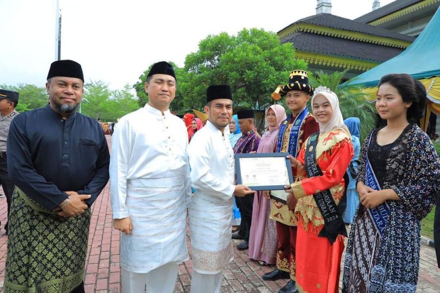 Wabup Labura Samsul Tanjung Bertindak Sebagai Pembina Upacara Peringatan Hardiknas 2024