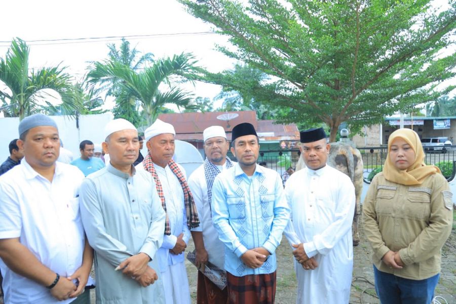 Wabup Labura Sholat Idul Adha di Masjid  Al Mutaqin